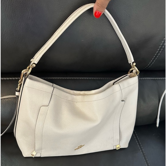 Off white authentic coach leather shoulder bag. - Picture 1 of 8